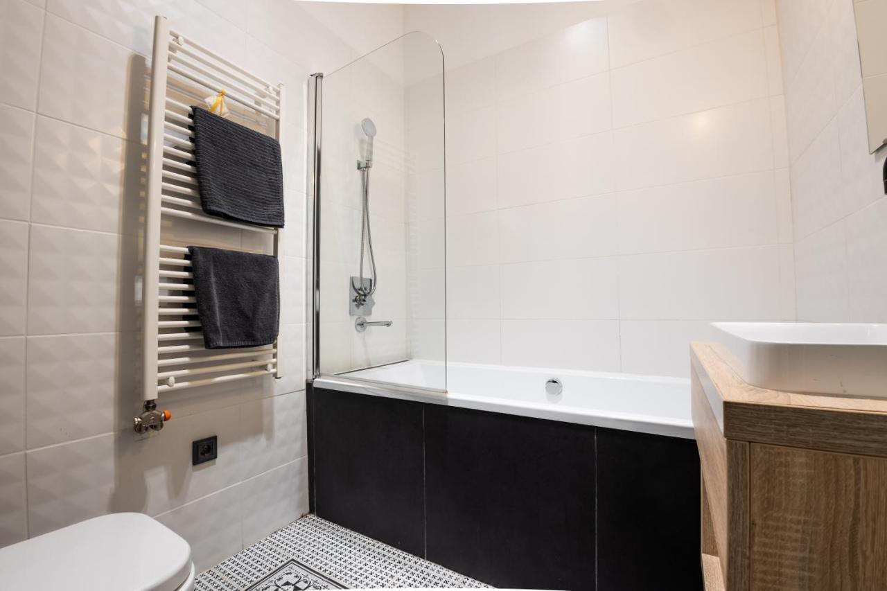 Deluxe Quentin Home Next To The Fashion Street Budapest Exterior photo
