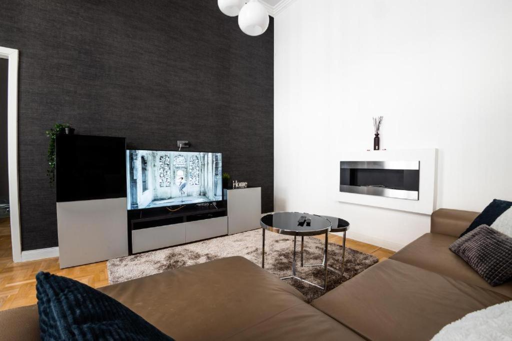Deluxe Quentin Home Next To The Fashion Street Budapest Exterior photo